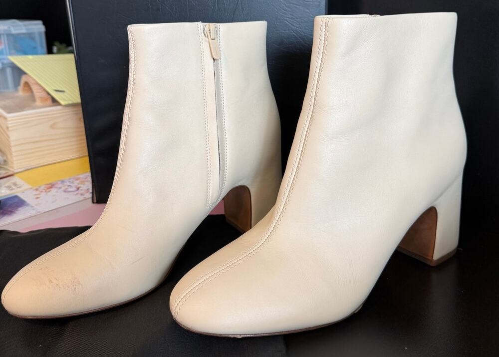 Vince Maggie ankle boots Ivory size 9 Excellent Condition